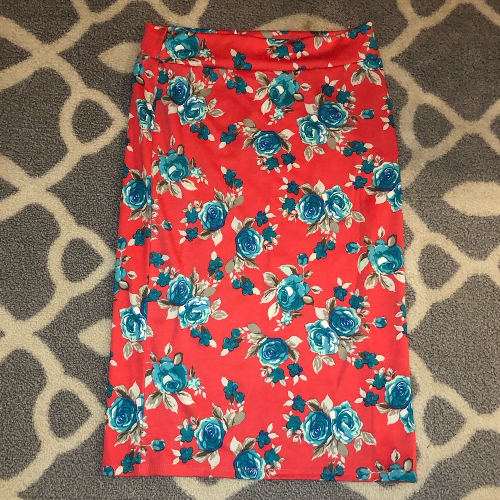 BRAND NEW: Flower pencil skirt Size Small and Large